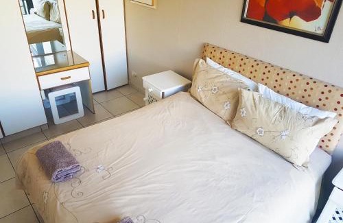 Manaba Beach Apartamento | Dumela Margate Flat No 8