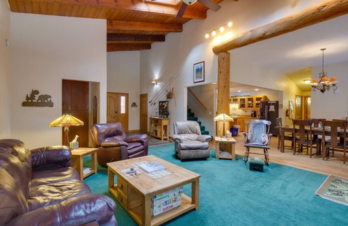 Downieville-Lawson-Dumont Cabina | Mountain Cabin w / Deck & Backyard en Mill Creek!