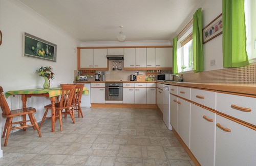 Stornoway Cabaña | DUNARD VILLA, family friendly, character holiday cottage in Stornoway