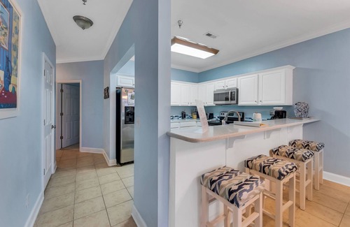 Jasper Condominio | Duncan Bridge 332 - Lots of seating on the balcony for enjoying lake views morning and night!