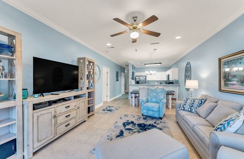 Jasper Condominio | Duncan Bridge 332 - Lots of seating on the balcony for enjoying lake views morning and night!