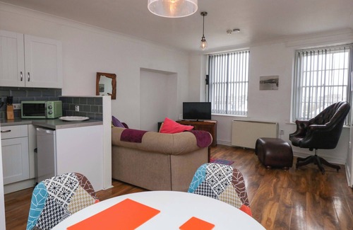 Whitehaven Cabaña | DUNCAN SQUARE, pet friendly, country holiday cottage in Whitehaven