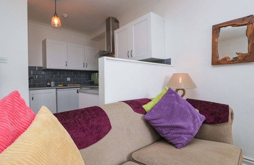Whitehaven Cabaña | DUNCAN SQUARE, pet friendly, country holiday cottage in Whitehaven