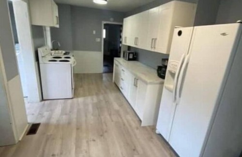 Napanee Casa | Dundas street home