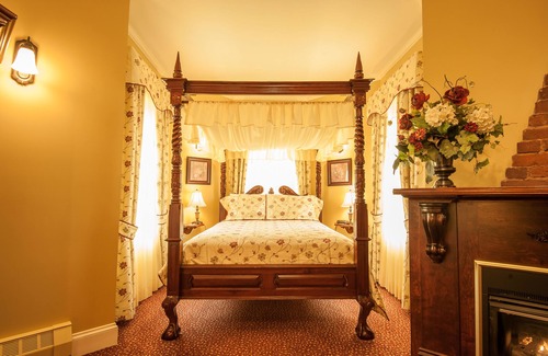 Queens Square Hotel | Dundee Arms