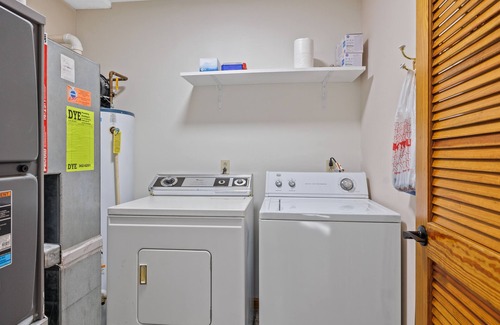 Michigan City Apartamento | Dune Grass is a 2 Bedroom/2 Full Bath lower level duplex just a 2 minute walk to Lake Michigan