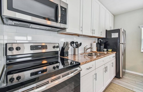 Dunedin Apartamento | Dunedin Cottage on Pinellas Trail w/ Heated Pool