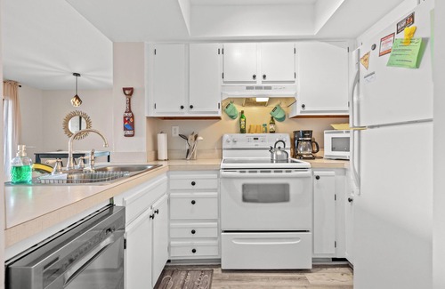 The Dunes Condominio | Dunes Pointe 21F-Shore Drive-Pool & Hot Tub