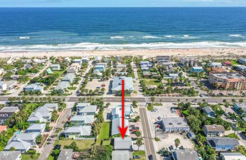St. Augustine Beach Apartamento | Duneside Bliss - Steps to the Ocean & Mins to DT