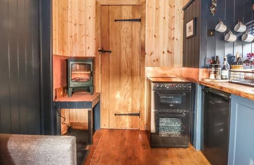 Knock Cabaña | DUNFELL SHEPHERD'S HUT, pet friendly in Appleby-In-Westmorland