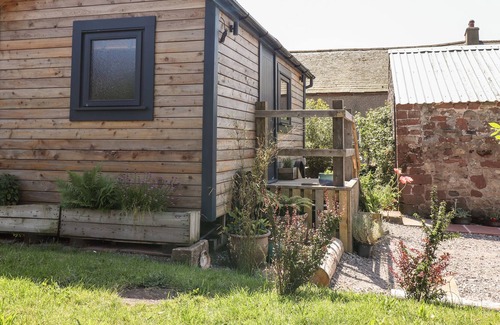 Knock Cabaña | DUNFELL SHEPHERD'S HUT, pet friendly in Appleby-In-Westmorland