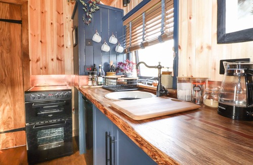Knock Cabaña | DUNFELL SHEPHERD'S HUT, pet friendly in Appleby-In-Westmorland