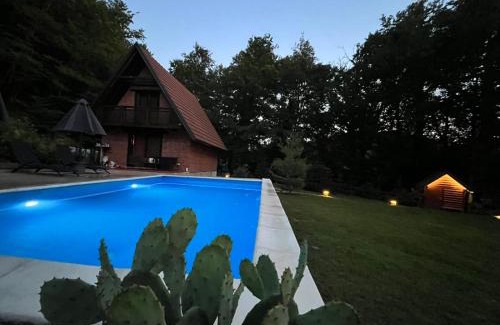 Laktasi Casa | Dunja Cabin - Forest House with Pool