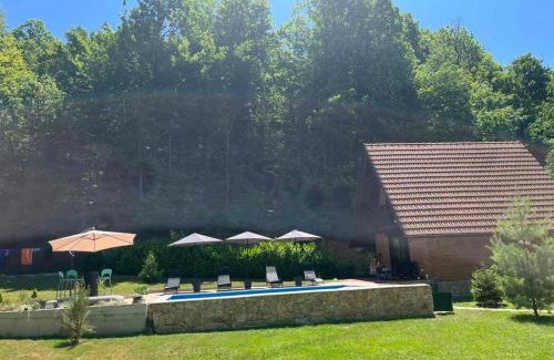 Laktasi Casa | Dunja Cabin - Forest House with Pool
