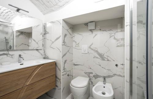 Tricolore Apartamento | [Duomo 15 minuti a piedi] Luxury*Wifi*Netflx