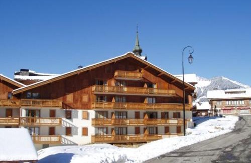 Notre-Dame-de-Bellecombe Apartamento | Duplex 4 chambres avec piscine et parking au centre du village - 10 pers - FR-1-505-122