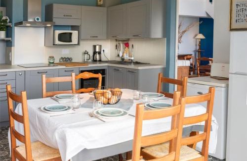Kerroch Apartamento | Duplex 5 pièces avec balcon à 30m de la plage - 7 couchages, acceptant animaux, wifi et parking - FR-1-349-114