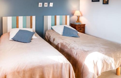 Kerroch Apartamento | Duplex 5 pièces avec balcon à 30m de la plage - 7 couchages, acceptant animaux, wifi et parking - FR-1-349-114