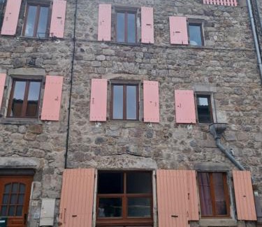Montpezat-sous-Bauzon Apartamento | Duplex 85m2 au coeur de la nature à Montpezat-sous-Bauzon