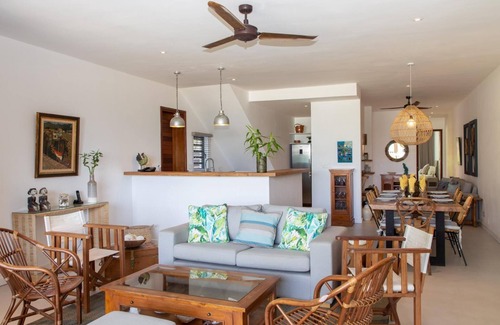Roches Noires Apartamento | Duplex apartments with direct access to an almost private beach