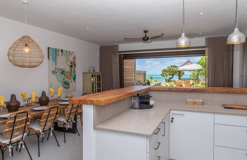 Roches Noires Apartamento | Duplex apartments with direct access to an almost private beach