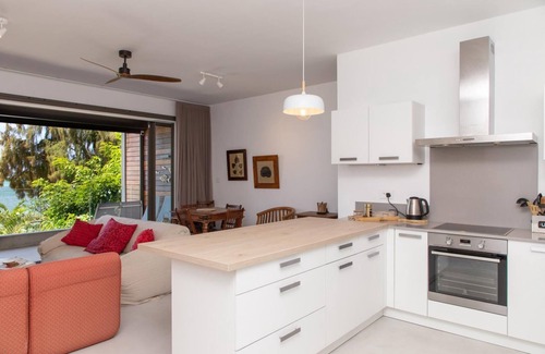 Roches Noires Apartamento | Duplex apartments with direct access to an almost private beach