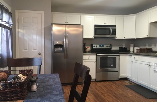 North Chesterfield Apartamento | Duplex Apt (Moonlight Suite)