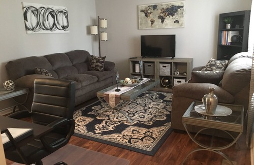 North Chesterfield Apartamento | Duplex Apt (Moonlight Suite)