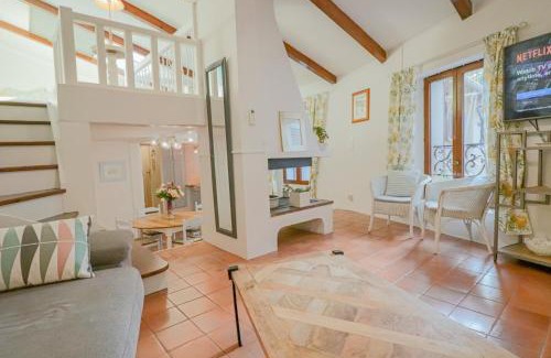 Antibes City Centre Apartamento | Duplex au coeur du vieil Antibes
