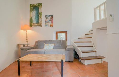 Antibes City Centre Apartamento | Duplex au coeur du vieil Antibes