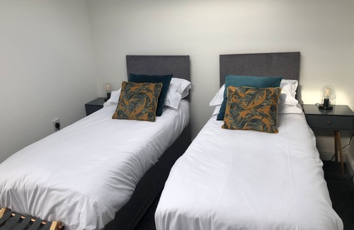 Liverpool Alquiler De Eote | Duplex Barge Cinema Room 6 Ensuite Double-triple Bedrooms Great Social Spaces