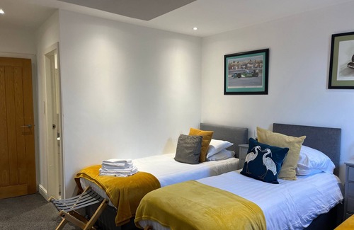 Liverpool Alquiler De Eote | Duplex Barge Cinema Room 6 Ensuite Double-triple Bedrooms Great Social Spaces