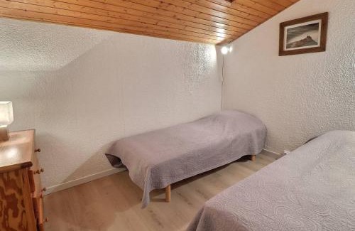 Meribel-Mottaret Apartamento | Duplex Calme 6/7 Pers - Proche Commerces, Ski aux Pieds, Balcon Nord, TV, Non-Fumeur - FR-1-182-114