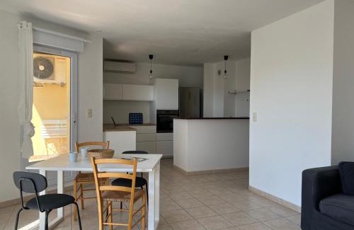 Eyguieres Apartamento | Duplex clair & calme - Idéal famille - Alpilles