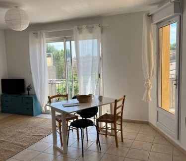 Eyguieres Apartamento | Duplex clair & calme - Idéal famille - Alpilles