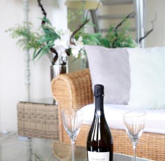 Cap-d'Antibes Apartamento | Duplex climatisé avec terrasse vue mer au pied de la plage