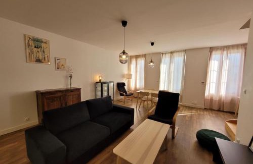 Macau Apartamento | Duplex cosy & lumineux en plein centre bourg