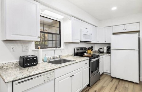 Matthews Casa | Duplex Delight: Perfect for Big Groups & Families!