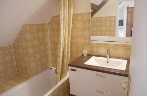 Sevrier Apartamento | Duplex F2 avec terrasse vue lac, parking et WiFi – Annecy - FR-1-432-5