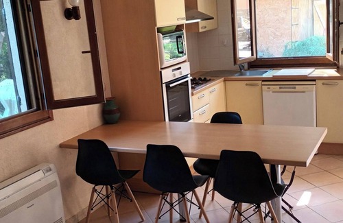 Meria Casa | Dúplex en el corazón de la maquis con vistas a la montaña, Wi-Fi y aire acondicionado.