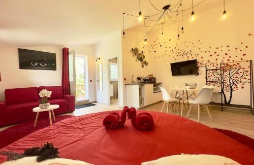 L'Escarene Apartamento | Duplex jacuzzi et table massage