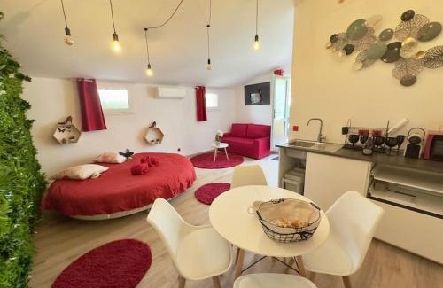 L'Escarene Apartamento | Duplex jacuzzi et table massage