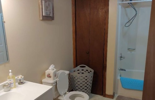 Midway Apartamento | Duplex, located 5 minutes from Johnson City Medical Center !