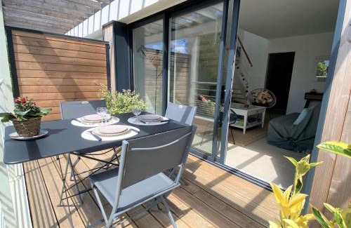 Benodet Apartamento | Duplex lumineux à Bénodet: plage et thalasso à pied, terrasse, parking et abri vélo inclus - FR-1-481-117