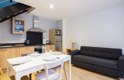 Cauterets Apartamento | Duplex rénové 2 chambres avec wifi, cuisine équipée et local ski, en centre-ville de Cauterets - FR-1-401-179