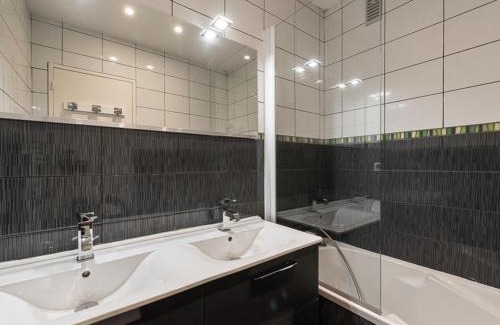 Le Lavachet Apartamento | Duplex rénové, skis aux pieds, balcon, proche commerces, 8 pers, animaux acceptés - FR-1-502-466