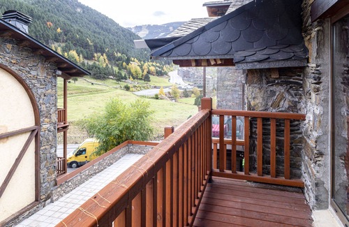 Soldeu Apartamento | Duplex rustique 2 chambres | Parking gratuit et terrasse |