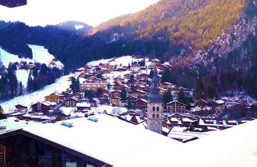 La Clusaz Apartamento | Duplex skis aux pieds centre village - 6 couchages - 2 salles de bain