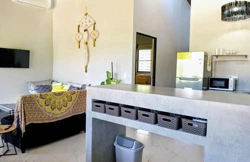 Hatillo Casa | Duplex Sleeps 6 w/ WiFi and AC--5 Mins Drive to Dominical Beach-30 Mins to Uvita