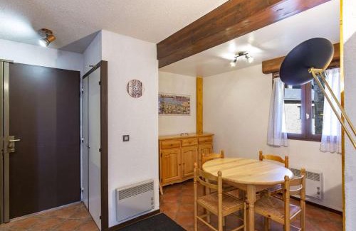 Esquieze-Sere Apartamento | Duplex T3 à Esquièze-Sère, balcon, wifi et parking - FR-1-402-128